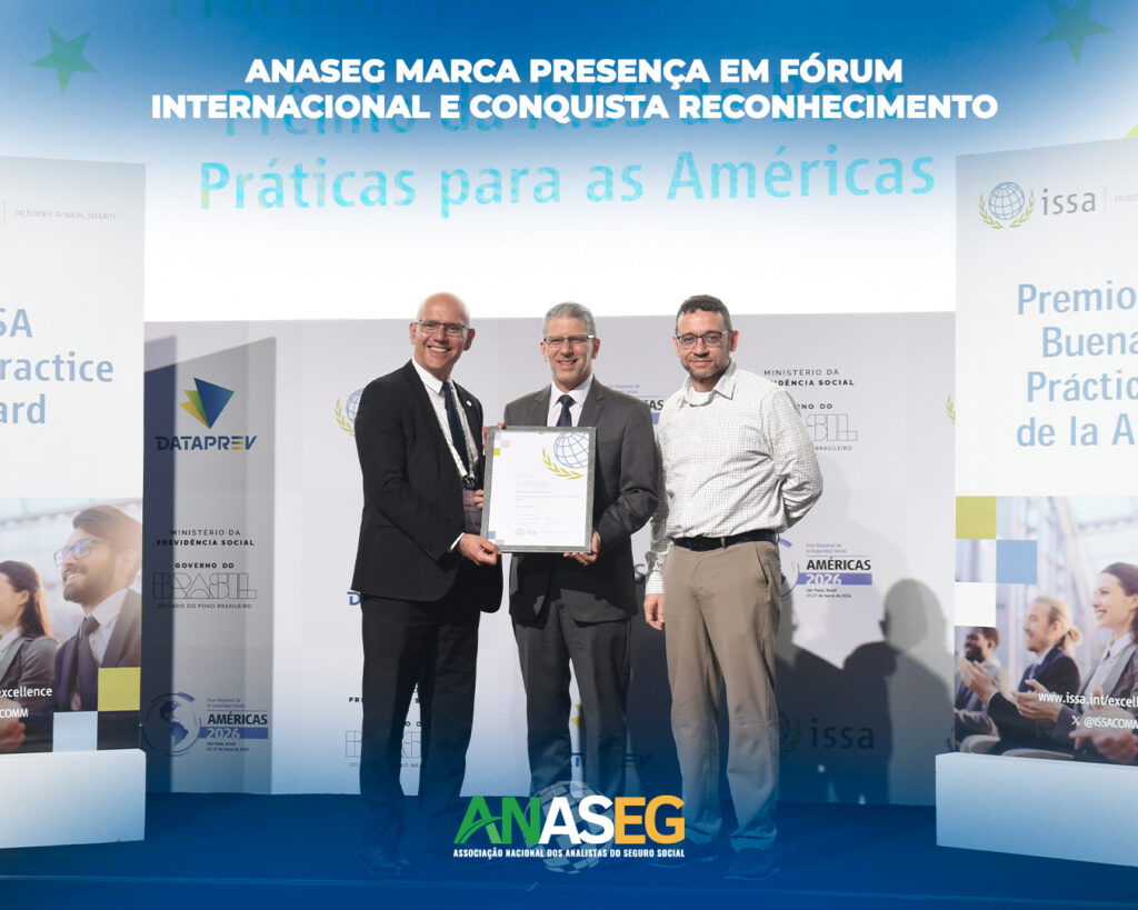 Representantes participam de premiação no Fórum de Seguridade Social das Américas com presença da ANASEG